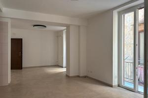 4 vani NON arredato in Via Montevergini