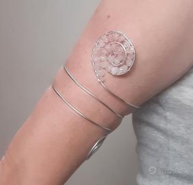 Braccialetto a spirale con quarzo rosa