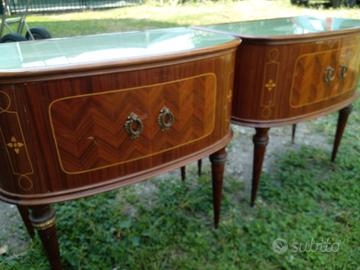 coppia comodine style antico