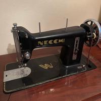 Macchina da cucire Necchi vintage