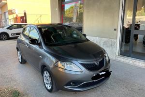 Lancia Ypsilon Gold 2015
