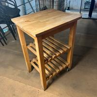 Carrello in legno con piano e ruote