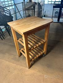 Carrello in legno con piano e ruote