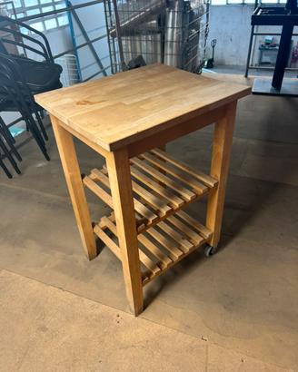 Carrello in legno con piano e ruote