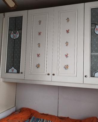 cameretta intera con scrivania e materasso e rete 