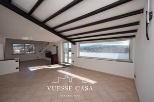 Attico panoramico con tre camere da letto