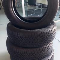 Pneumatici invernali Kumo 215/60 R17 96H