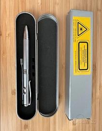 Penna multifunzione, luce, puntatore laser