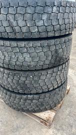 pneumatici michelin camion posteriori e anteriore
