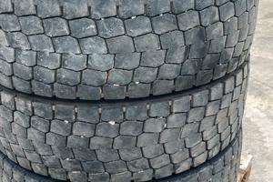 pneumatici michelin camion posteriori e anteriore