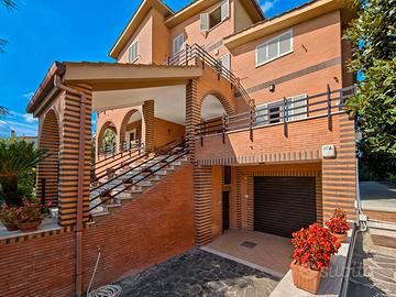 Selva Nera - villa su tre livelli