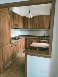 Cucina country in legno di noce