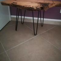 tavolino realizzato con sezione di tronco