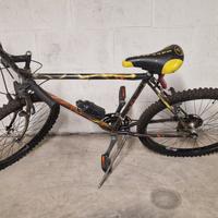 Mountain bike 26 con doppio cambio marce