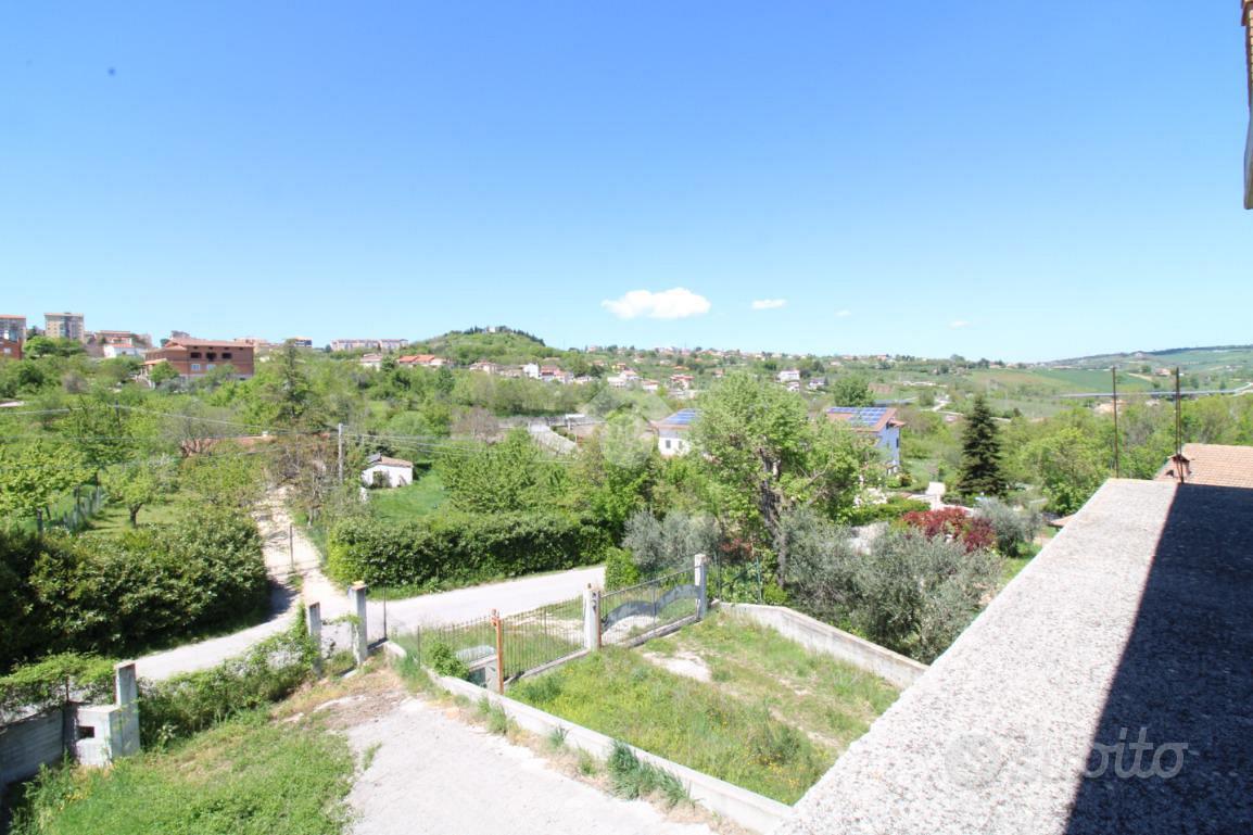 VILLA A SCHIERA A CAMPOBASSO - Altro