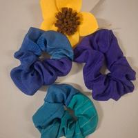 tris di scrunchies in seta-soie 