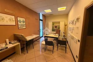 NEGOZIO A RUBANO