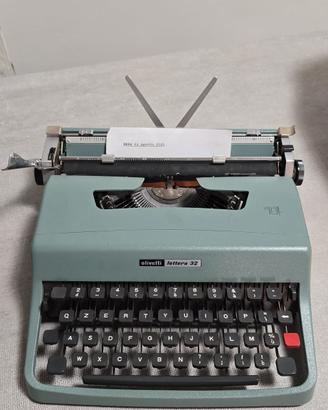 Macchina da scrivere Olivetti Lettera  32