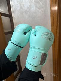 Guanti da box nuovi mai usati