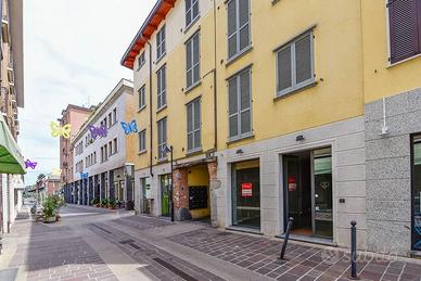 Immobile di 67 m² a Seregno