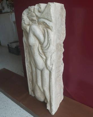 Scultura antica pietra massello donnina