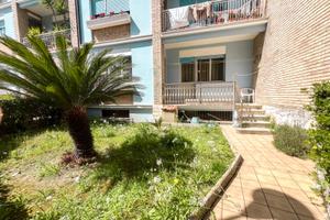 A809 - Piano terra con giardino - 3 camere