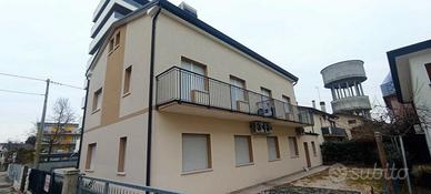Piano terra in centro con 2 camere