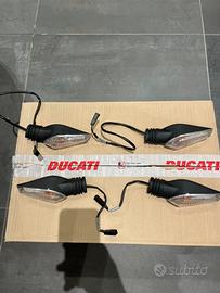 Indicatori di direzione Ducati