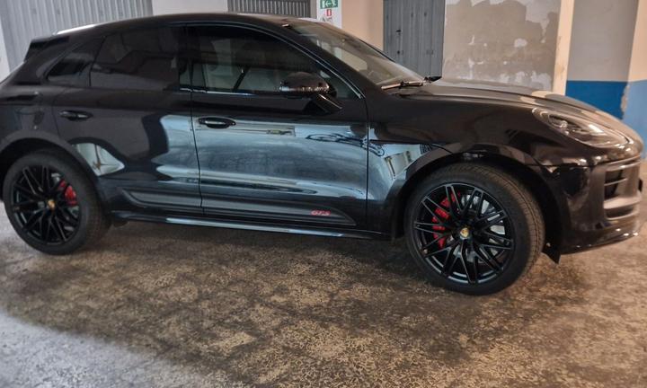 MACAN GTS Impeccabile