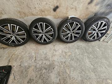 set 4 cerchi lega + 4 pneumatici