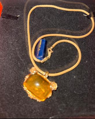 Collier in oro e ambra lavorata