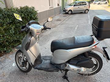 Aprilia scarabeo 200 ie