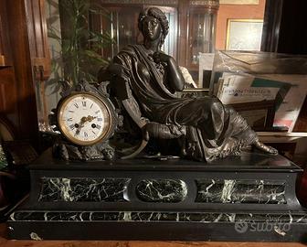 Antico orologio da camino in bronzo e marmo