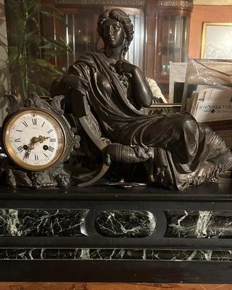 Antico orologio da camino in bronzo e marmo