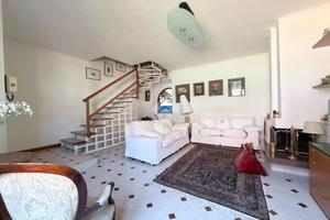 VILLA A SCHIERA A VILLARICCA