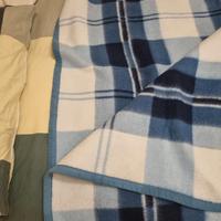 coperta in pile con motivo a quadri blu, azzurri