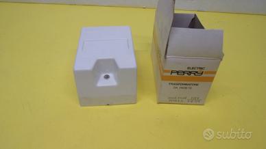 Trasformatore da parete Perry mod. 01409, 20 VA, i
