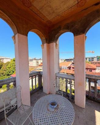 Casa indipendente di 382 m² con più di 5 locali a 