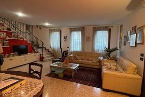 Casa singola con 1700 mq di giardino