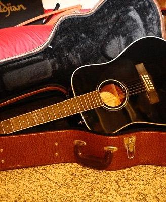 Fender CD160SE/12 BLK elettrificata con custodia.
