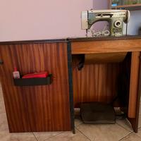 Mobile da stiro con macchina da cucire