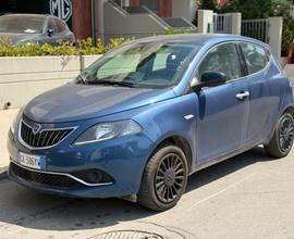 Lancia Ypsilon 1.0 70 cv 5 porte S&S Hybrid Silver