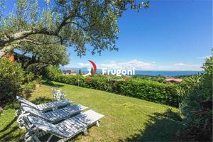 VILLA BIFAMILIARE CON SPLENDIDA VISTA LAGO