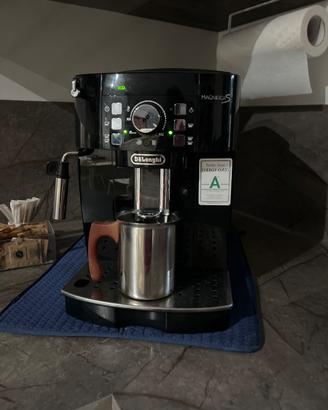 Macchina da caffè e cappuccini