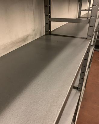 Scaffali ad incastro robusti - già smontati