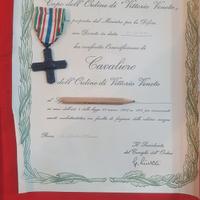 Diplomi + medaglia Caveliere Vittorio Veneto.