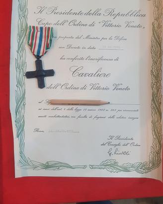 Diplomi + medaglia Caveliere Vittorio Veneto.