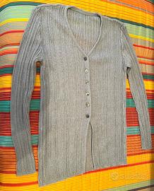 maglione con bottoni