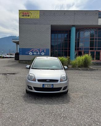 Ford Fiesta 1.2 16V 5p. Ghia