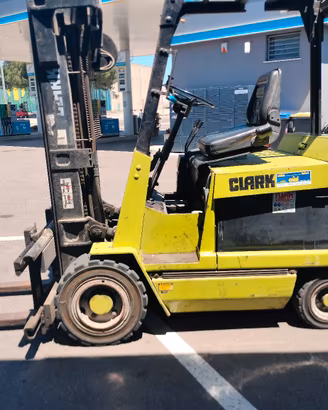 carrello elevatore clark 30q.li